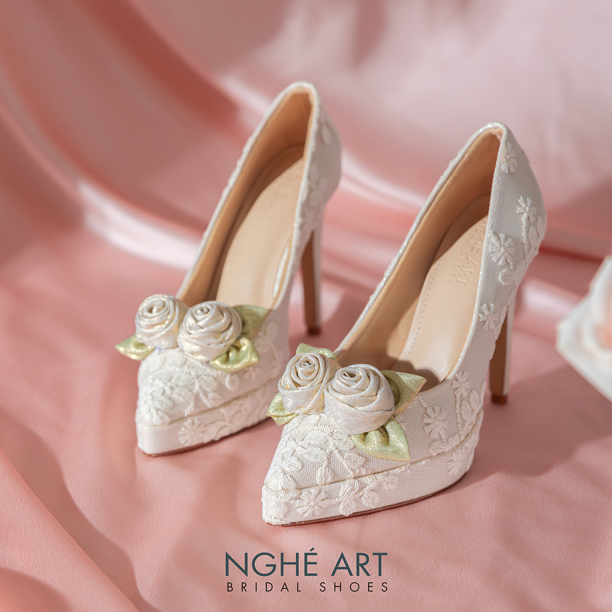 Giày cưới Nghé Art cao gót ren thủ công hoa hồng 584-543-12P-NHU-VANG - Ảnh 1 - Nghé Art Bridal Shoes – 0822288288