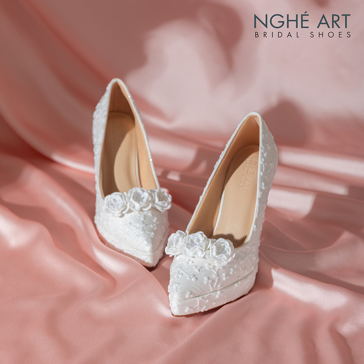 Giày cưới Nghé Art cao gót ren thủ công hoa hồng trắng 585-543-12P-NHU-TRANG - Ảnh 1 - Nghé Art Bridal Shoes – 0822288288