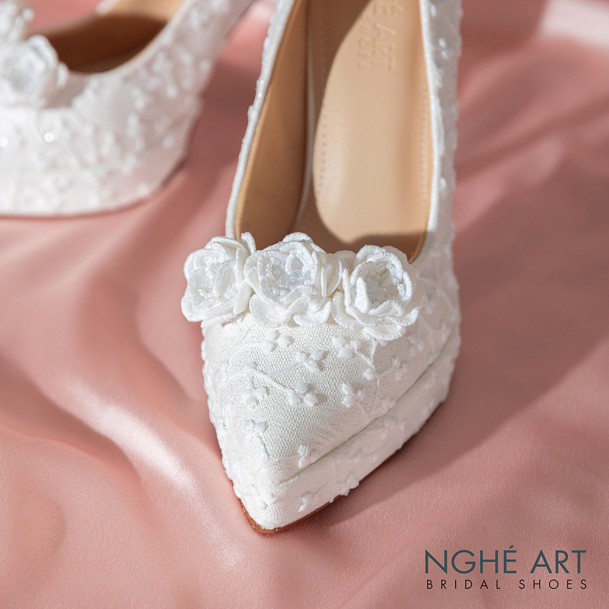 Giày cưới Nghé Art cao gót ren thủ công hoa hồng trắng 585-543-12P-NHU-TRANG - Ảnh 4 - Nghé Art Bridal Shoes – 0822288288