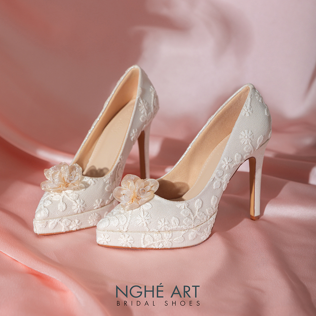 Giày cưới Nghé Art cao gót ren thủ công hoa voan 586-543-12P-NHU-VANG - Ảnh 2 - Nghé Art Bridal Shoes – 0822288288