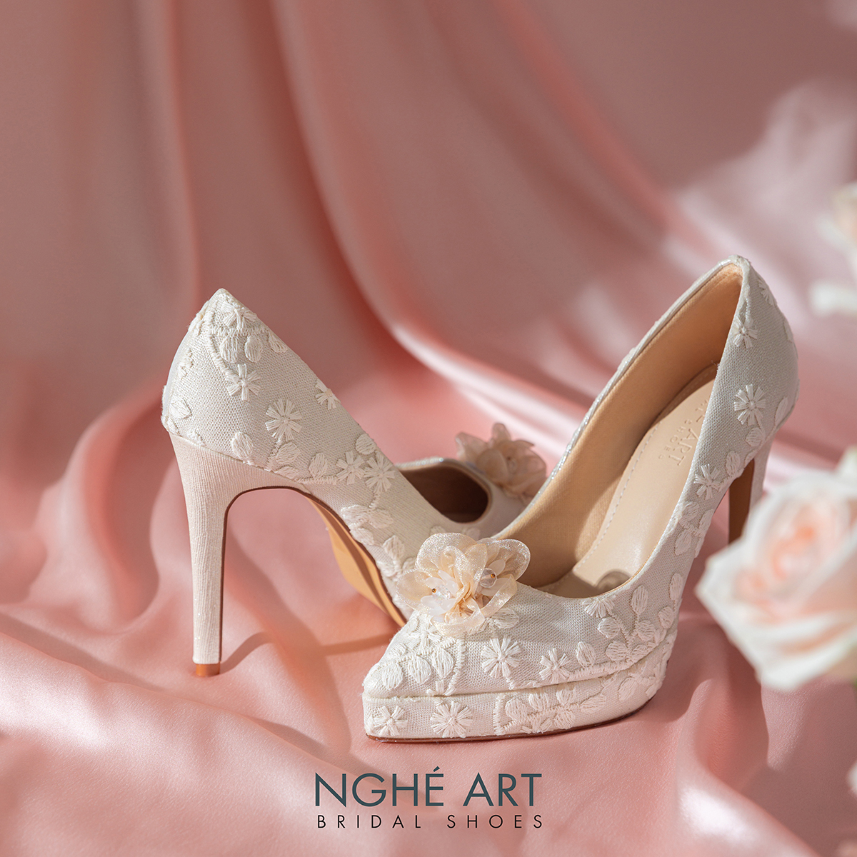 Giày cưới Nghé Art cao gót ren thủ công hoa voan 586-543-12P-NHU-VANG - Ảnh 5 - Nghé Art Bridal Shoes – 0822288288