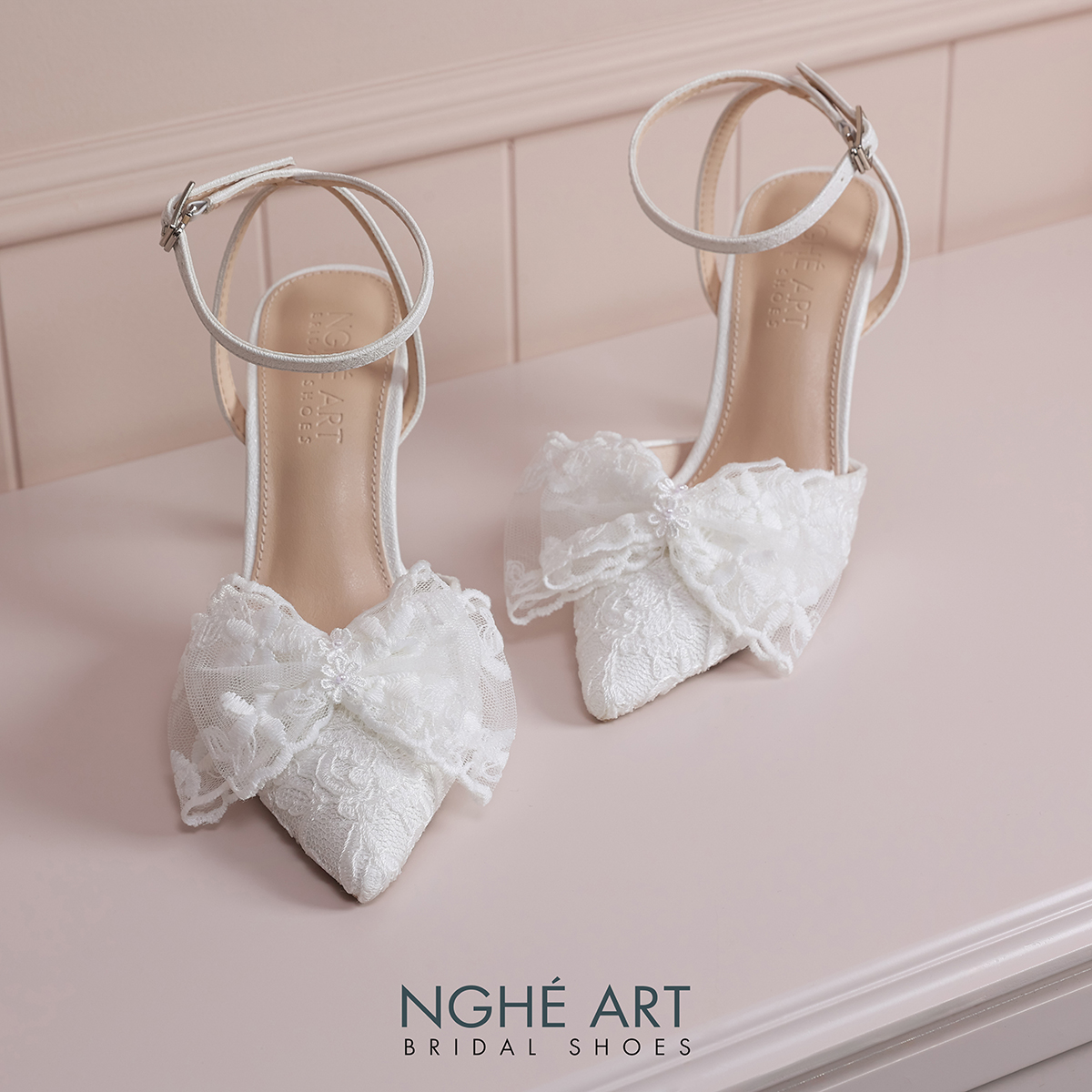 Giày cưới Nghé Art cao gót ren thủ công đính nơ 598-590-9P-NHU-TRANG - Ảnh 1 - Nghé Art Bridal Shoes – 0822288288