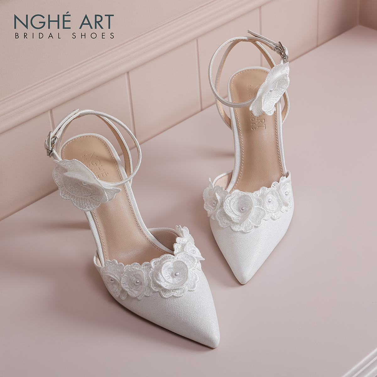 Giày cưới Nghé Art cao gót quai chéo đính hoa 601-590-9P-NHU-TRANG - Ảnh 1 - Nghé Art Bridal Shoes – 0822288288