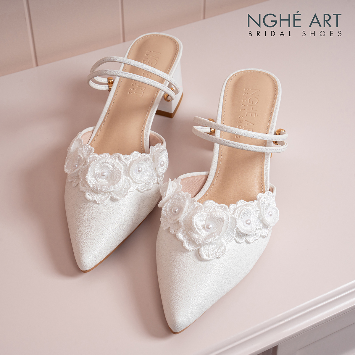 Giày cưới Nghé Art gót vuông đính hoa 601-592-6P-NHU-TRANG - Ảnh 1 - Nghé Art Bridal Shoes – 0822288288