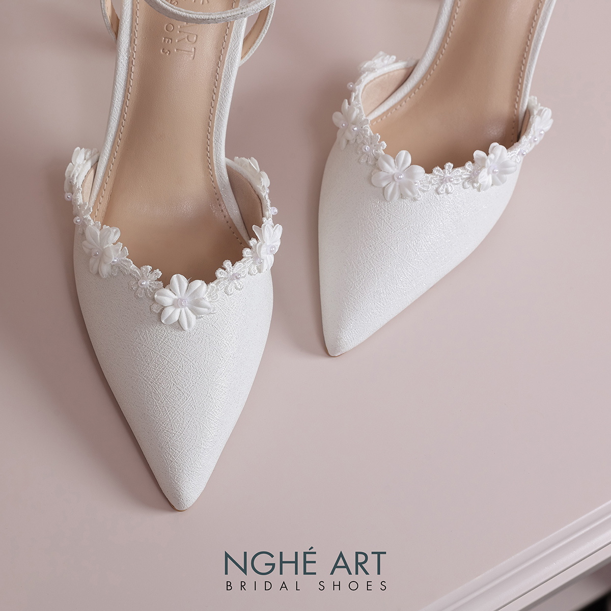 Giày cưới Nghé Art cao gót quai chéo đính hoa trắng 603-590-9P-NHU-TRANG - Ảnh 2 - Nghé Art Bridal Shoes – 0822288288