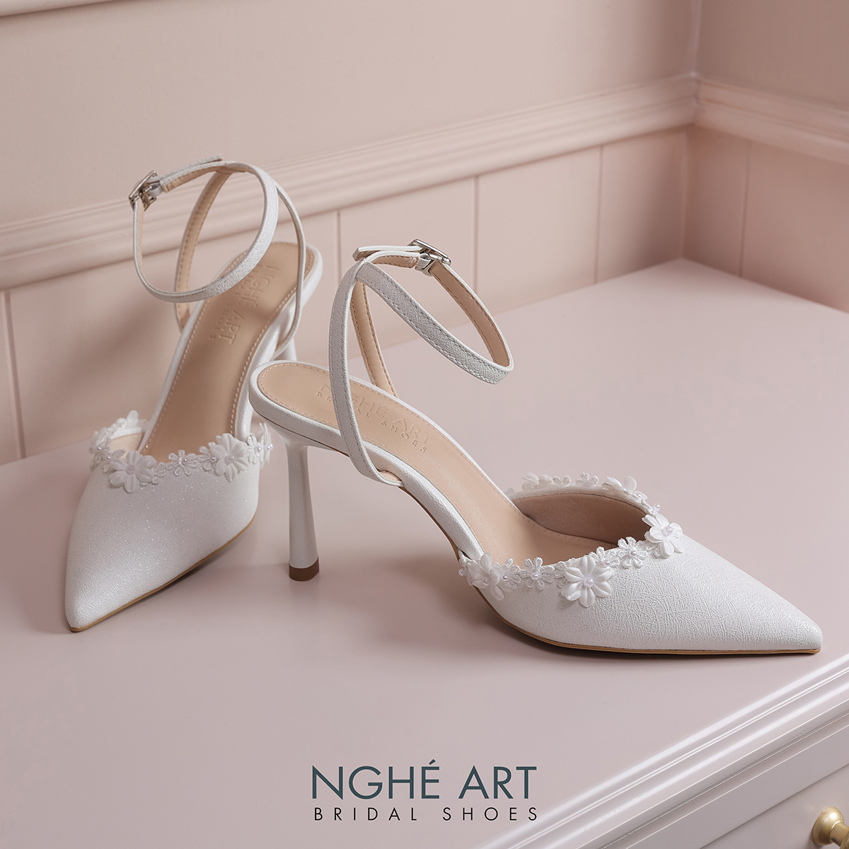 Giày cưới Nghé Art cao gót quai chéo đính hoa trắng 603-590-9P-NHU-TRANG - Ảnh 3 - Nghé Art Bridal Shoes – 0822288288