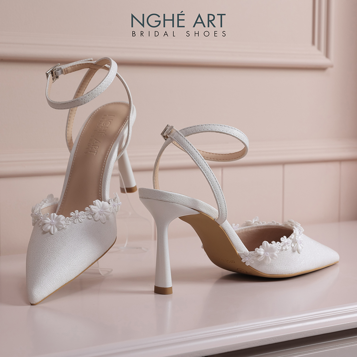 Giày cưới Nghé Art cao gót quai chéo đính hoa trắng 603-590-9P-NHU-TRANG - Ảnh 5 - Nghé Art Bridal Shoes – 0822288288