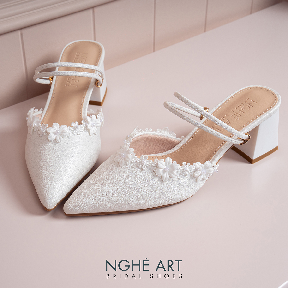 Giày cưới Nghé Art gót vuông đính hoa 603-592-6P-NHU-TRANG - Ảnh 1 - Nghé Art Bridal Shoes – 0822288288