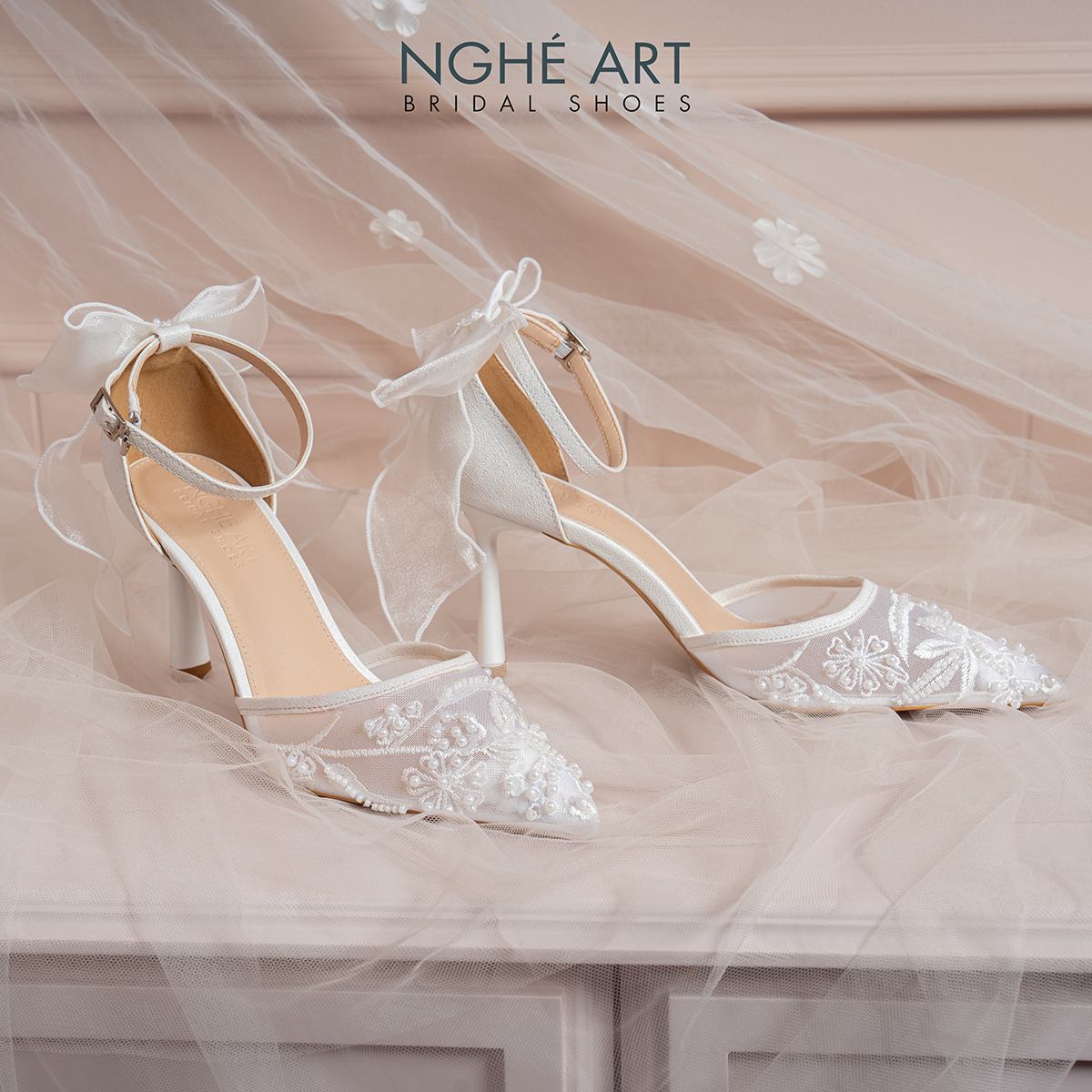 Giày cưới Nghé Art ren lưới thêu gót nơ 607-556-9P-LUOI-TRANG - Ảnh 1 - Nghé Art Bridal Shoes – 0822288288