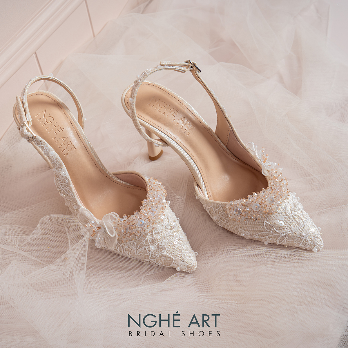 Giày cưới Nghé Art ren cao cấp kim sa ngọc trai hoa pha lê 613-535-NHU-VANG - Ảnh 1 - Nghé Art Bridal Shoes – 0822288288