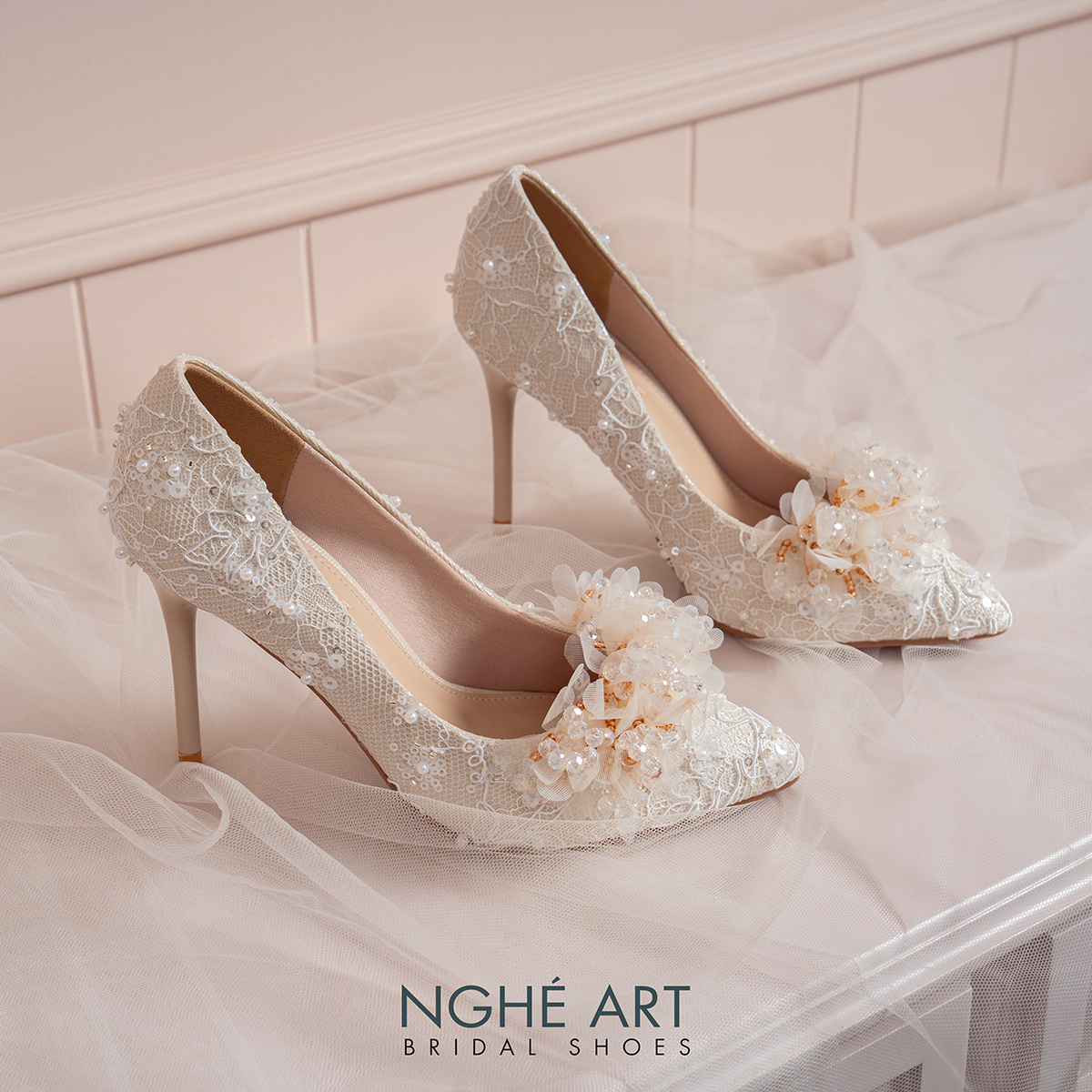 Giày cưới Nghé Art cao cấp ren kim sa ngọc trai hoa voan pha lê 614-377-10P-NHU-VANG - Ảnh 1 - Nghé Art Bridal Shoes – 0822288288