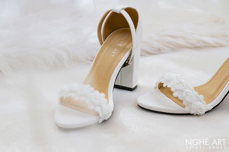 Cách Chọn Giày Cưới Phù Hợp Với Dáng Váy Cưới Của Bạn - Ảnh 1 - Nghé Art Bridal Shoes – 0822288288