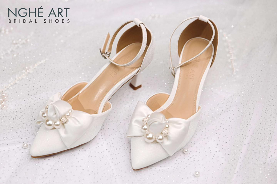Cách Chọn Giày Cưới Phù Hợp Với Dáng Váy Cưới Của Bạn - Ảnh 2 - Nghé Art Bridal Shoes – 0822288288