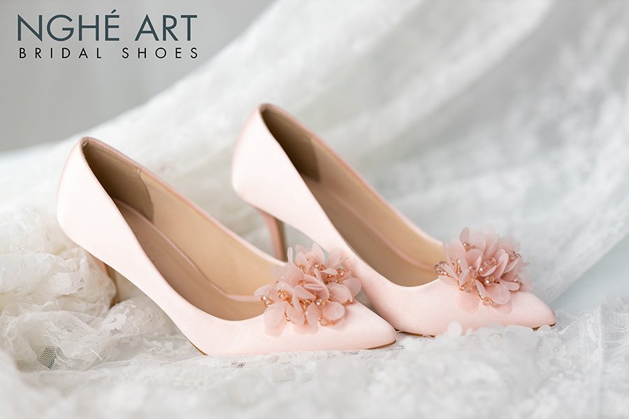 Giày cao gót cô dâu: Top 5 mẫu giày cưới hot nhất không thể bỏ qua - Ảnh 4 -  Nghé Art Bridal Shoes – 0822288288