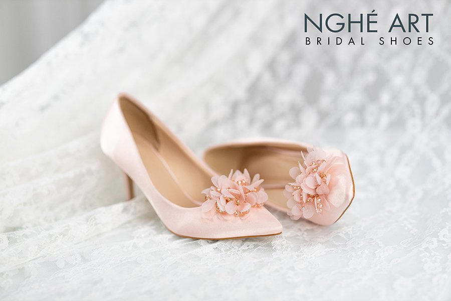 Giày cao gót cô dâu: Top 5 mẫu giày cưới hot nhất không thể bỏ qua - Ảnh 5 -  Nghé Art Bridal Shoes – 0822288288