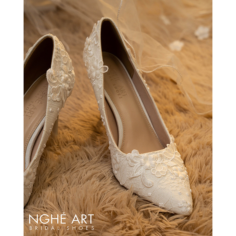 Giày cô dâu Nghé Art ren hoa nhũ trắng cao 10 cm 568-377-10P-NHU-TRANG - Ảnh 4 - Nghé Art Bridal Shoes – 0822288288