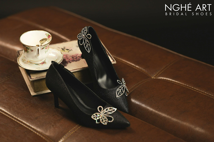 Giày cưới đơn giản, thanh lịch - Top các mẫu giày cô dâu không thể bỏ qua - Ảnh 14 -  Nghé Art Bridal Shoes – 0822288288