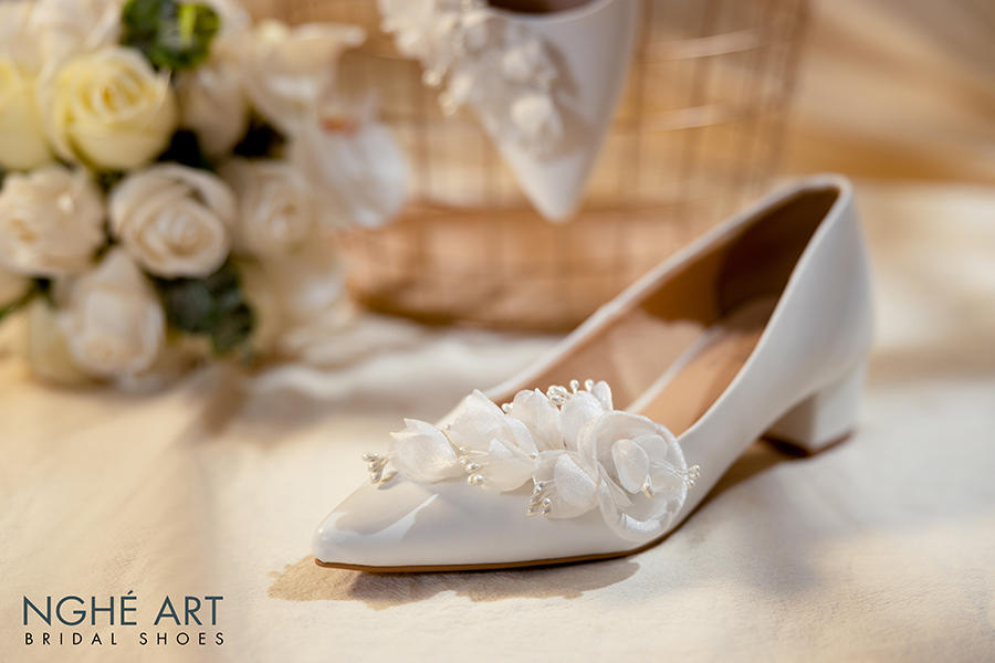 Giày cưới đơn giản, thanh lịch - Top các mẫu giày cô dâu không thể bỏ qua - Ảnh 9 -  Nghé Art Bridal Shoes – 0822288288