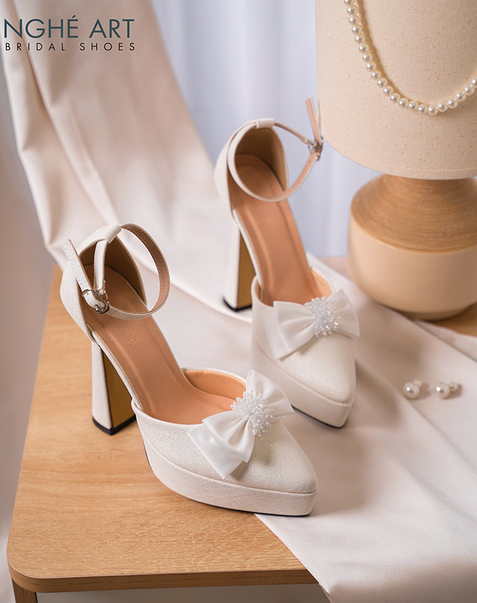Giày cưới gót vuông nơ ngọc trai - Ảnh 5 - Nghé Art Bridal Shoes – 0822288288