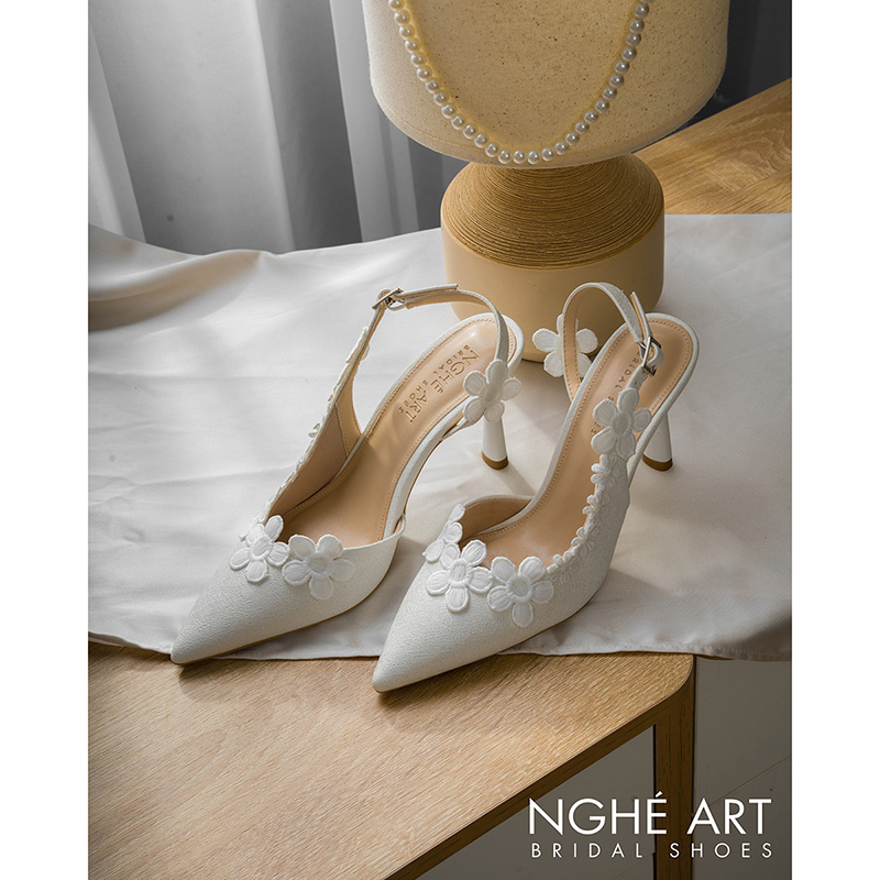 Giày cưới Nghé Art form slingback đính hoa 547-535-NHU-TRANG - Ảnh 2 - Nghé Art Bridal Shoes – 0822288288