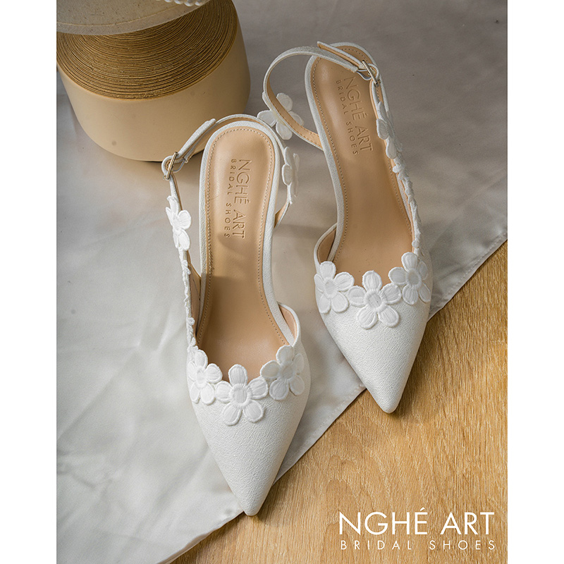 Giày cưới Nghé Art form slingback đính hoa 547-535-NHU-TRANG - Ảnh 3 - Nghé Art Bridal Shoes – 0822288288