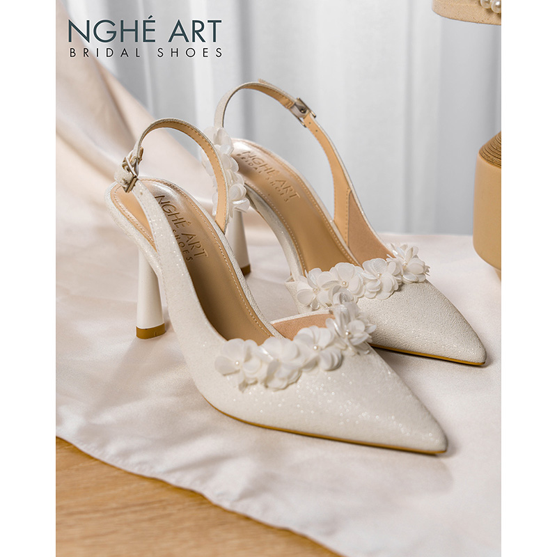 Giày cưới Nghé Art form slingback đính hoa tú cầu trắng 538-535-NHU-TRANG - Ảnh 1 - Nghé Art Bridal Shoes – 0822288288