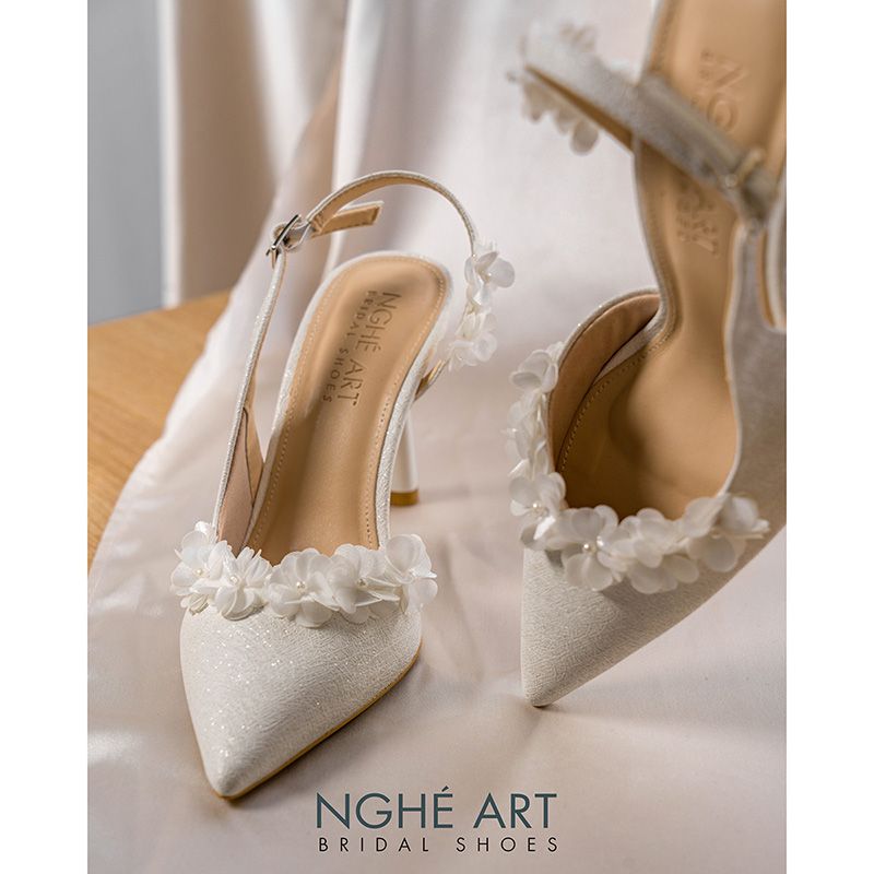 Giày cưới Nghé Art form slingback đính hoa tú cầu trắng 538-535-NHU-TRANG - Ảnh 3 - Nghé Art Bridal Shoes – 0822288288