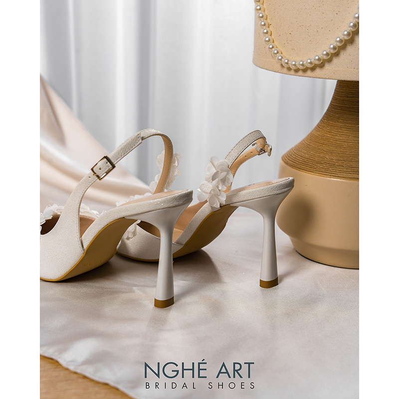 Giày cưới Nghé Art form slingback đính hoa tú cầu trắng 538-535-NHU-TRANG - Ảnh 6 - Nghé Art Bridal Shoes – 0822288288