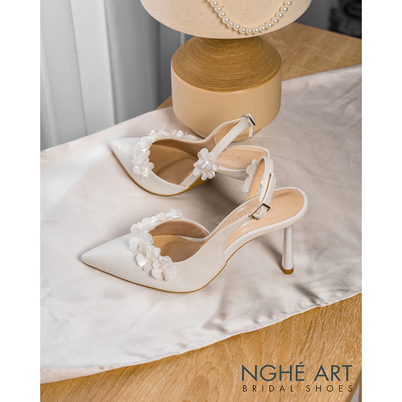 Giày cưới Nghé Art form slingback đính hoa tú cầu trắng 538-535-NHU-TRANG - Ảnh 7 - Nghé Art Bridal Shoes – 0822288288