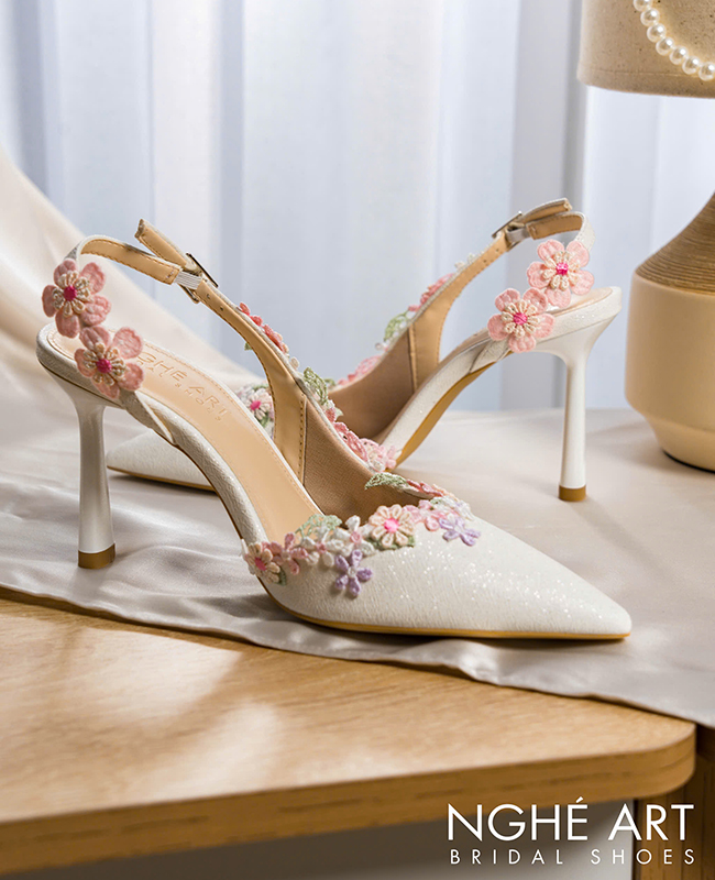 Giày cưới quai hậu hoa ren thanh lịch trong từng bước chân - Ảnh 1 - Nghé Art Bridal Shoes – 0822288288