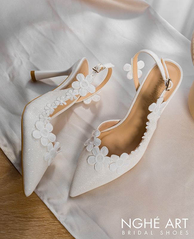 Giày cưới quai hậu hoa ren thanh lịch trong từng bước chân - Ảnh 6 - Nghé Art Bridal Shoes – 0822288288