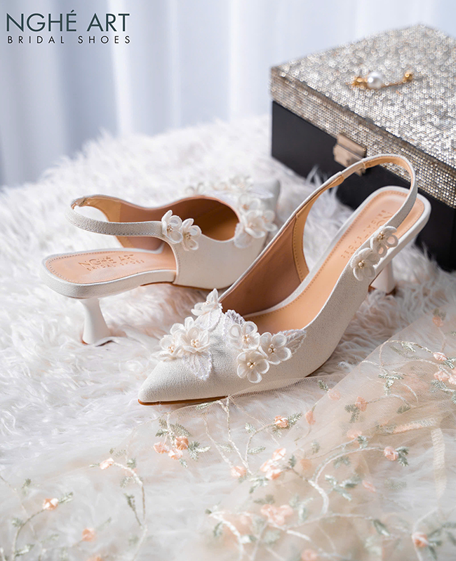 Giày cưới slingback đính hoa 3D - Ảnh 1 - Nghé Art Bridal Shoes – 0822288288