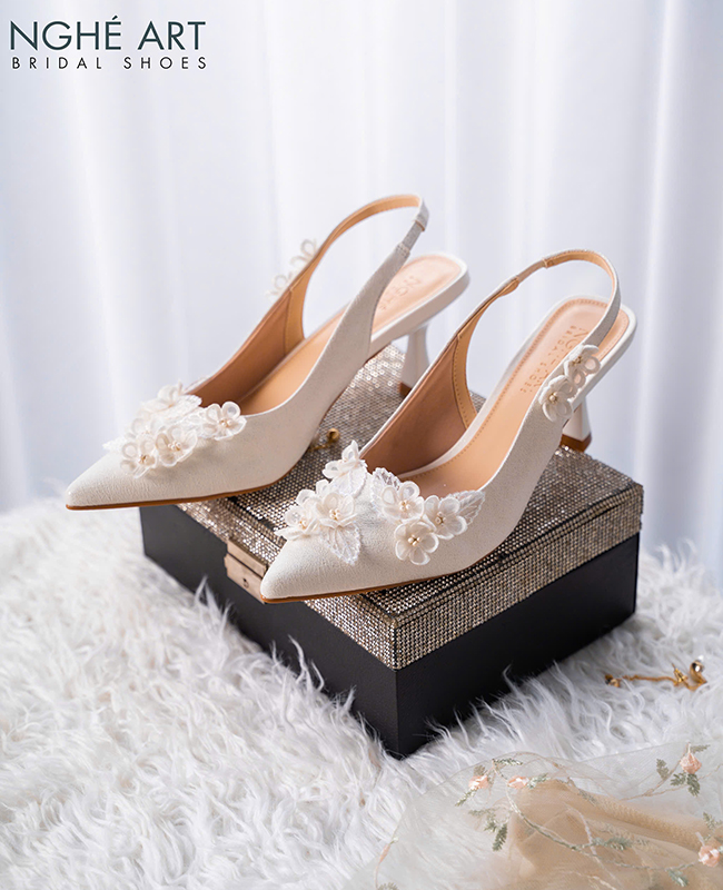 Giày cưới slingback đính hoa 3D - Ảnh 2 - Nghé Art Bridal Shoes – 0822288288