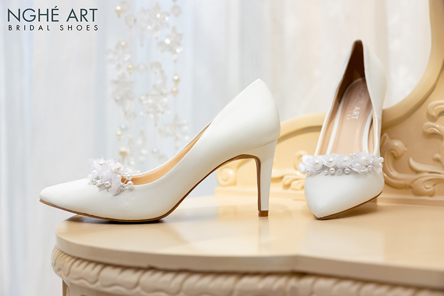 Giày đi tiệc cô dâu: top 5 mẫu giày khiến chân cô dâu thon gọn - Ảnh 5 -  Nghé Art Bridal Shoes – 0822288288