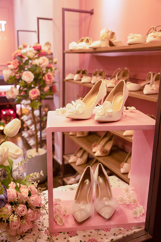 Cửa hàng giày cưới duyên dáng với tông hồng chủ đạo đầy ngọt ngào - Ảnh 4 -  Nghé Art Bridal Shoes – 0908590288