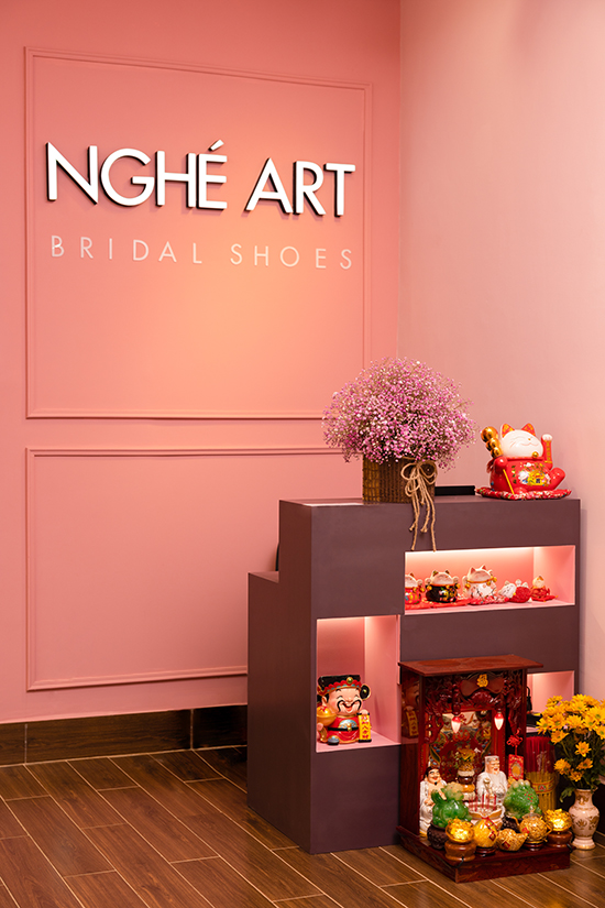 Cửa hàng giày cưới duyên dáng với tông hồng chủ đạo đầy ngọt ngào - Ảnh 48 -  Nghé Art Bridal Shoes – 0908590288