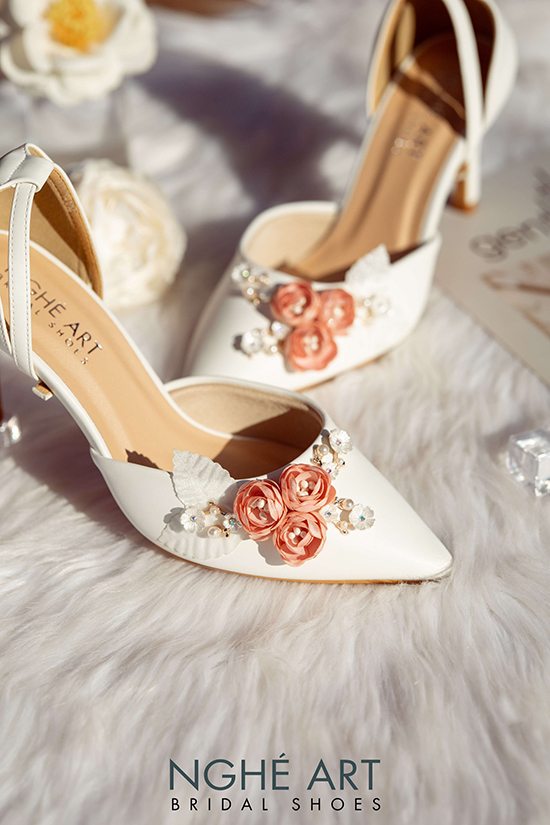 Thiết kế giày cưới độc đáo, mang ý nghĩa sâu sắc đến từ nhà Nghé Art - Ảnh 1 -  Nghé Art Bridal Shoes – 0908590288