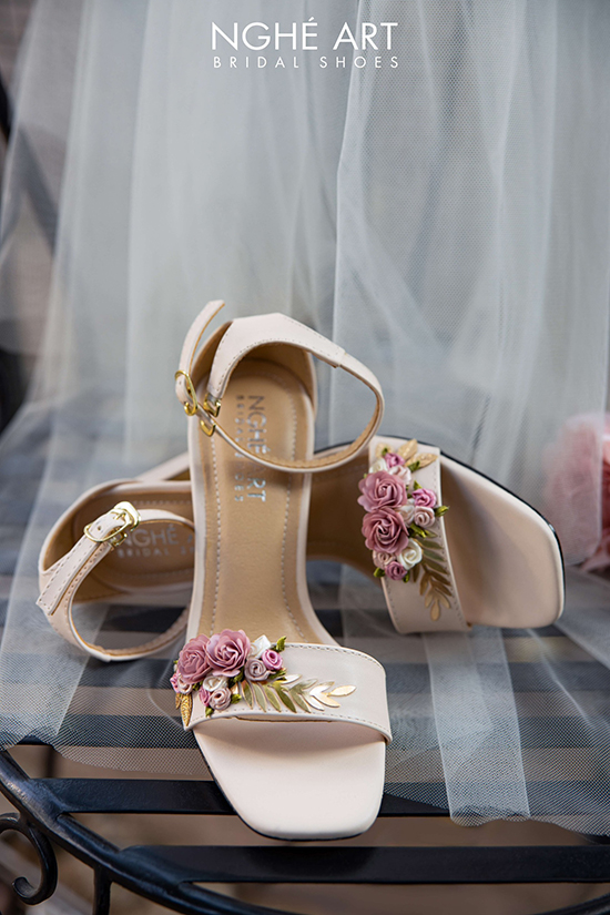 Top 5 mẫu giày cưới hoạ tiết hoa hồng hot nhất tại nhà Nghé Art Bridal Shoes - Ảnh 4 - Nghé Art Bridal Shoes – 0822288288